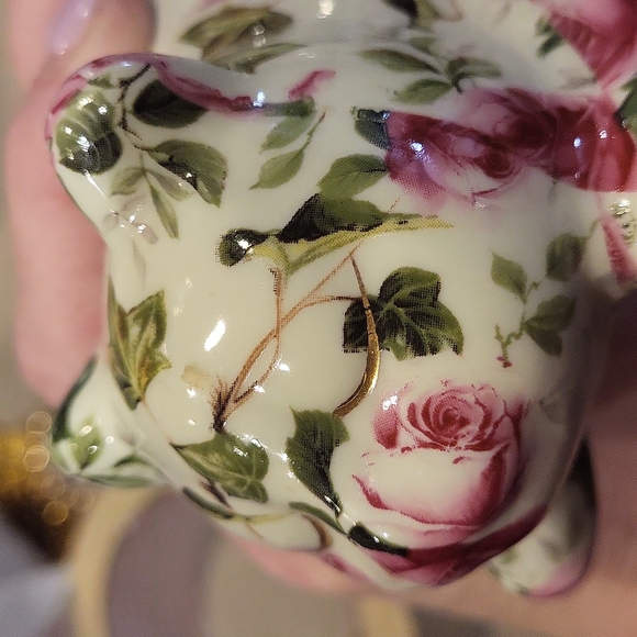 Formalities By Baun Bros Beautiful White Pink Roses Ivy Cat Statue Sleep… - Picture 7 of 12